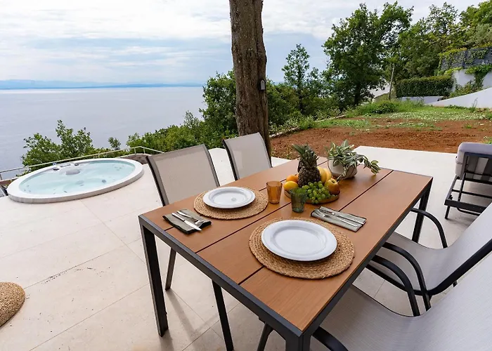 Dream 1-bedroom With Heated Indoor Pool, Jacuzzi & Sauna And Bbq