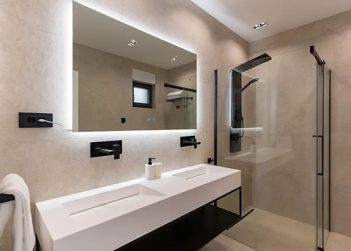 Dream 1-bedroom With Heated Indoor Pool, Jacuzzi & Sauna And Bbq *