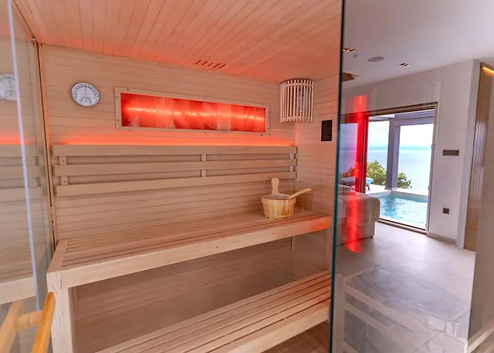 Dream 1-bedroom With Heated Indoor Pool, Jacuzzi & Sauna And Bbq