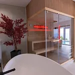Dream 1-bedroom With Heated Indoor Pool, Jacuzzi & Sauna And Bbq 빌라 *