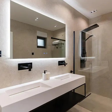 Dream 1-bedroom With Heated Indoor Pool, Jacuzzi & Sauna And Bbq *