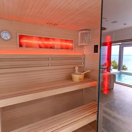 Dream 1-bedroom With Heated Indoor Pool, Jacuzzi & Sauna And Bbq